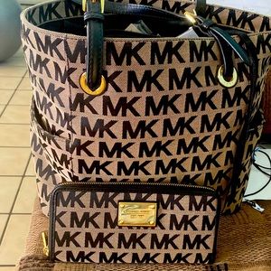 Michael Kors Bag including wallet